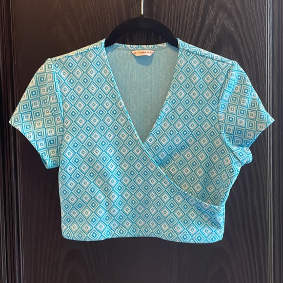 90’s Retro Print, Cropped Wrap Top - Picture 4 of 5